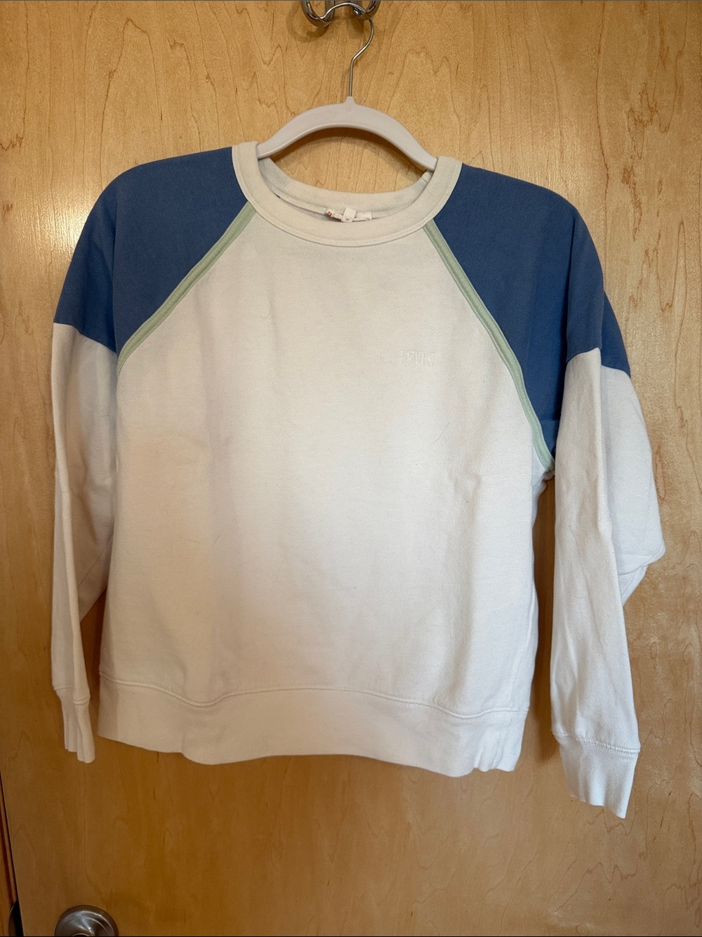 Levi's Cream Crewneck Sweatshirt with Blue Raglan Shoulders